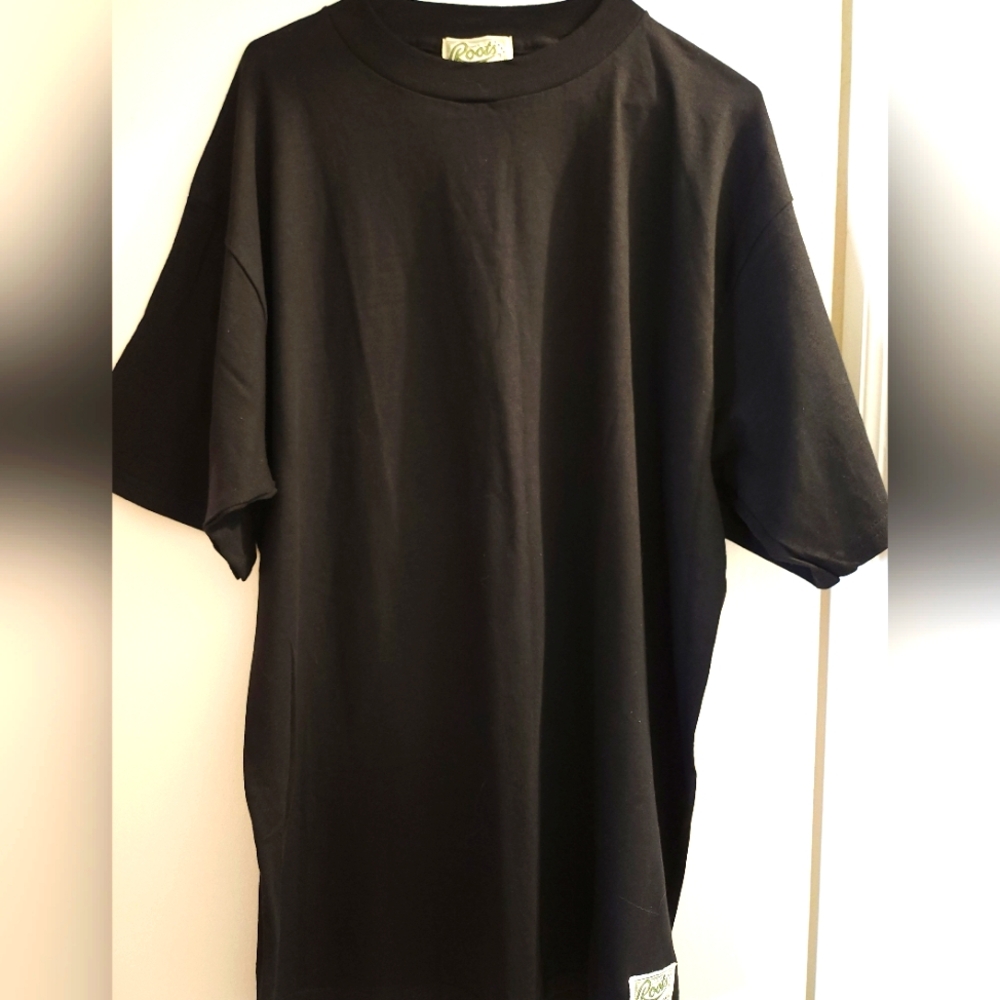 Roots T-shirt. Cibc Trust. Size xl. Prelove. Made in Canada.